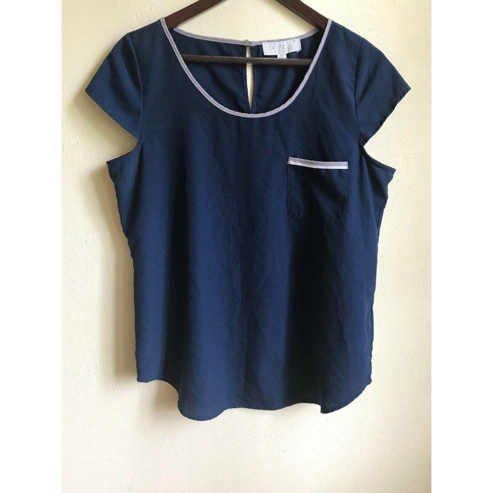Olive And Oak Navy Blue and Gray Blouse Curved Hem